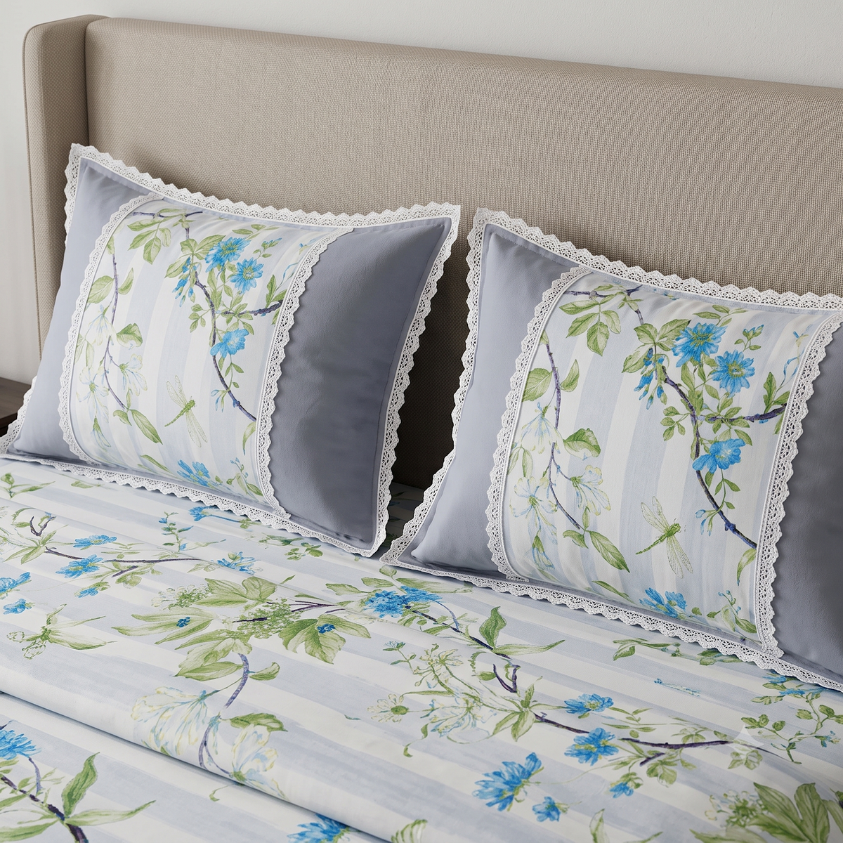 Rose and Petals Cotton King Bedsheet - Grey