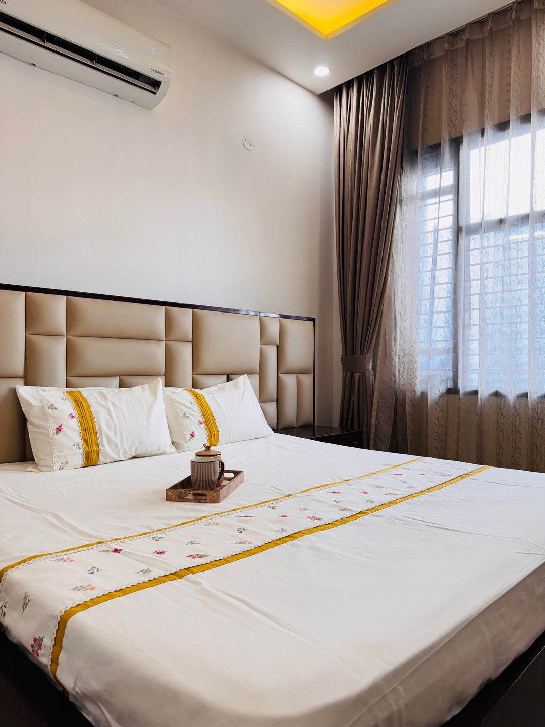 Noor lace 100% Pure Cotton King Size embroidered Bedsheet, 300 TC, White