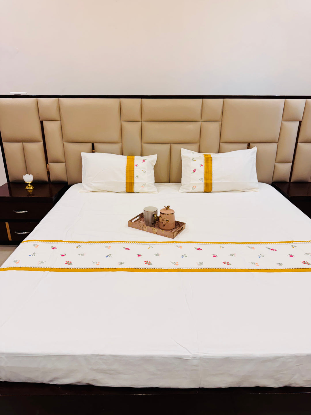 Noor lace 100% Pure Cotton King Size embroidered Bedsheet, 300 TC, White