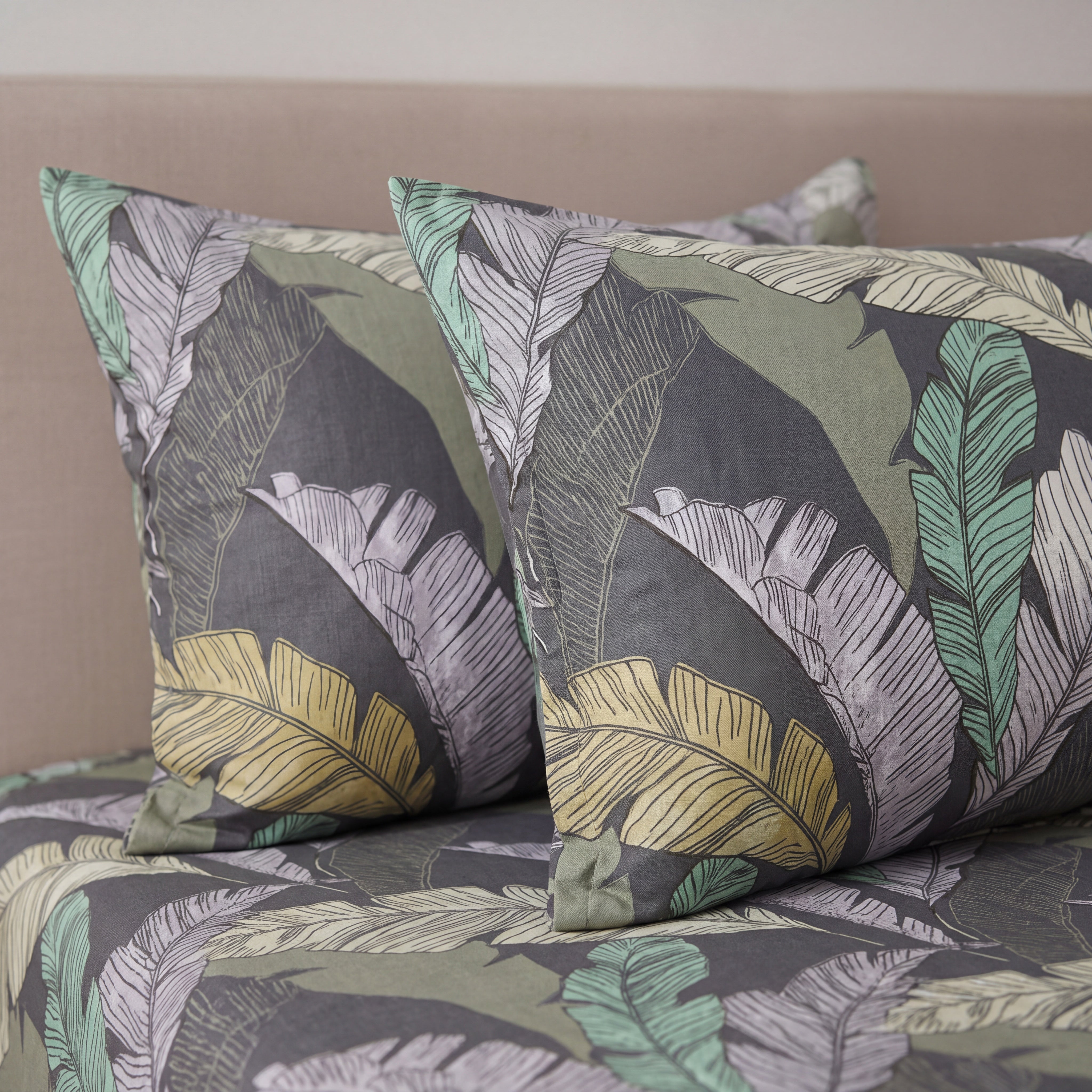 Premium 100% Cotton Leafy Bloom Reversible Quilted King Size Bedsheet- 90 x 100 Inches